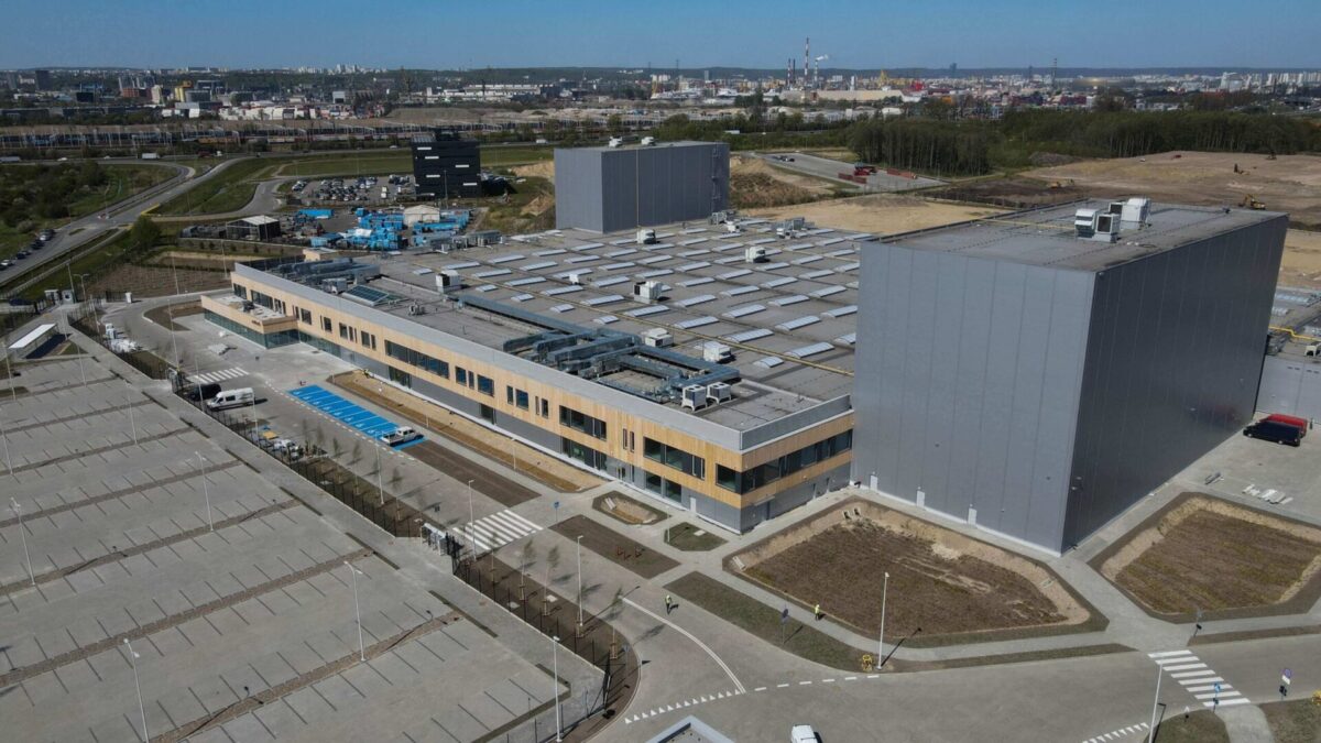 Zakończono budowę największej w Europie fabryki magazynów energii