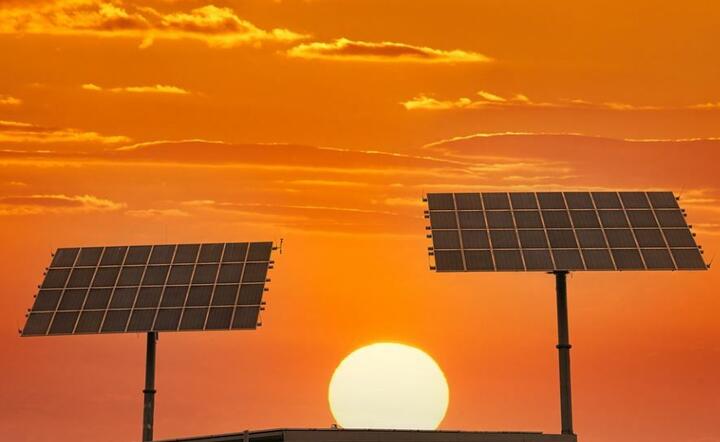 Numărul de locuri de muncă legate de energia solară se va dubla până în 2030 – industria energiei regenerabile din Polonia