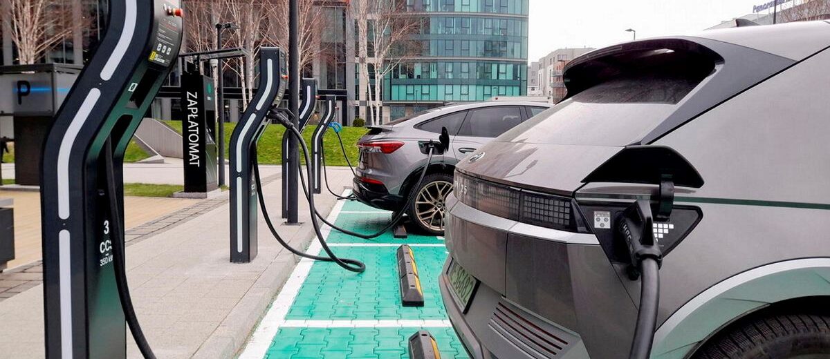 NFOŚiGW przekaże blisko 17 mln zł na budowę 46 stacji ładowania elektryków