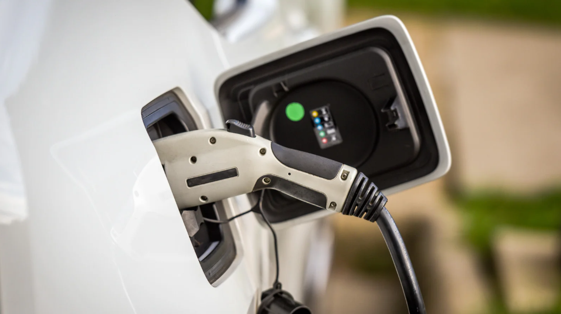 Polska wśród najtrudniejszych rynków dla elektrycznych dostawczaków. Renault o barierach rozwoju