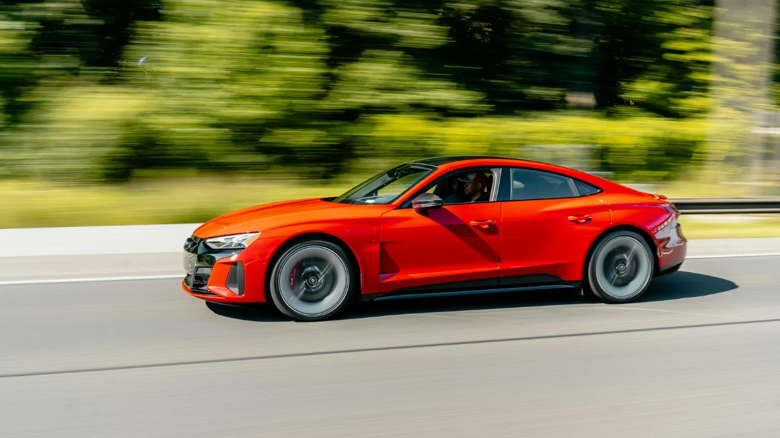 Europa ogranicza import ropy. Elektryki zmieniają rynek paliw i energii