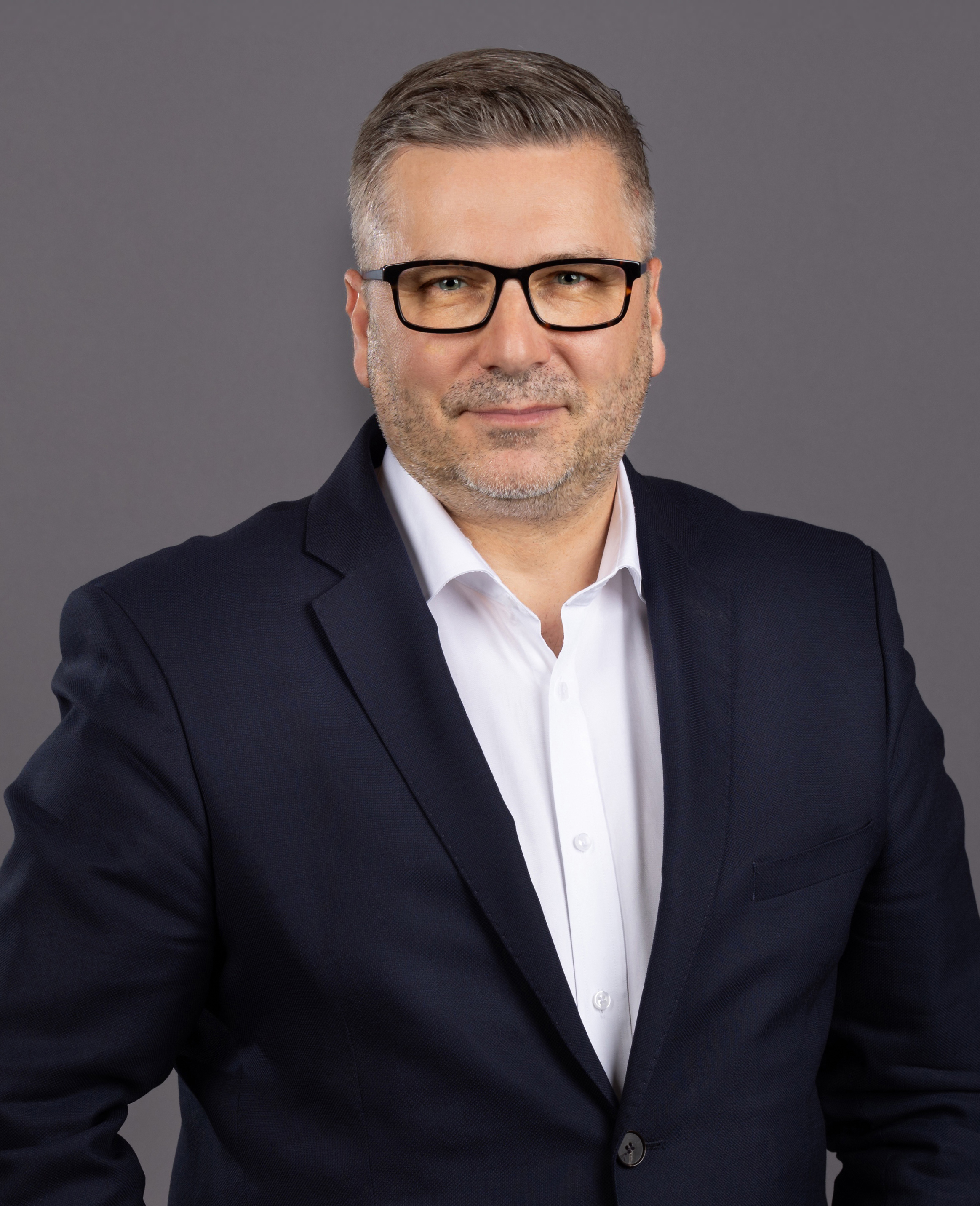 Magazyn energii, EV i bezpieczeństwo – jak zintegrowany system SolarEdge pomaga wygrać z cenami energii